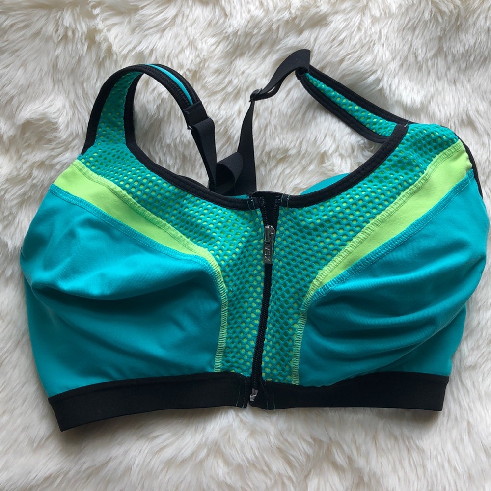 Victoria’s Secret Front-close Knockout Sport bra